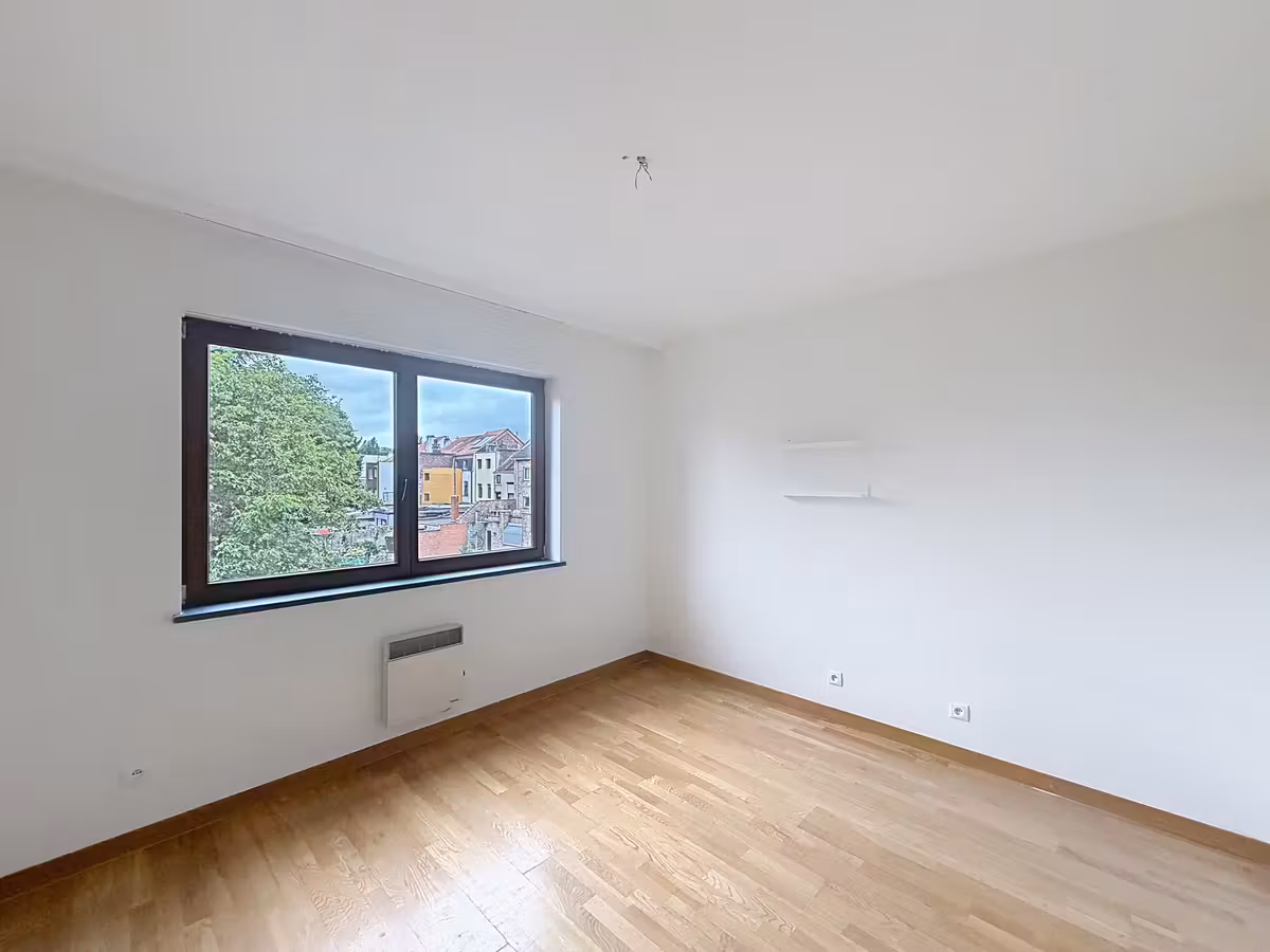 Gerenoveerd appartement met twee slaapkamers en terras - 11