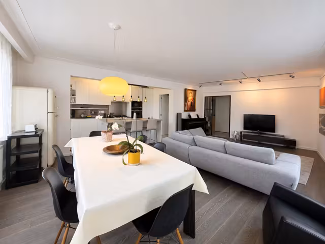 100 sqm apartment with balconies in Forest - 8