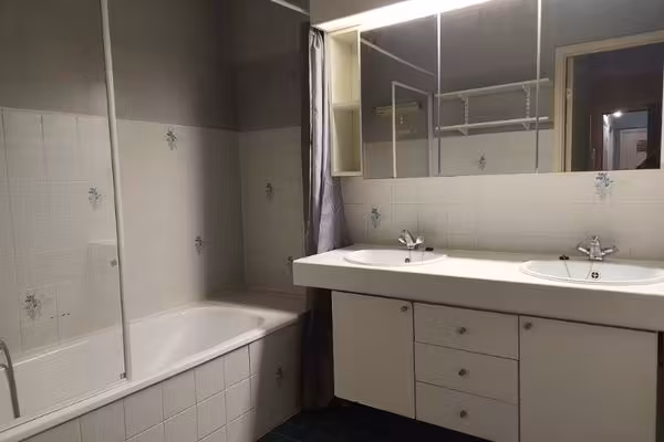 Centraal gelegen tweeslaapkamerappartement met terras - 12