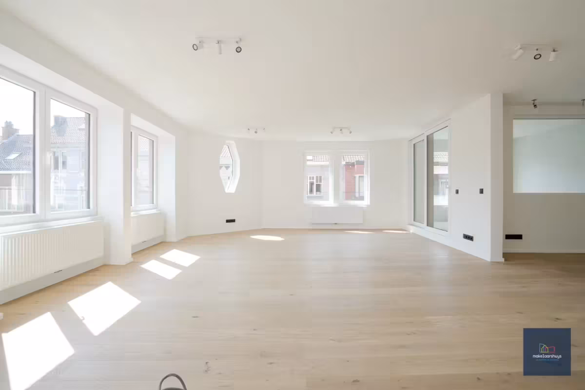 Stijlvol gerenoveerd 3 slaapkamerappartement met terras - 6