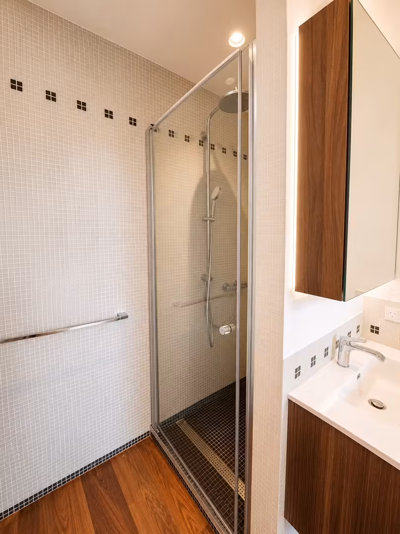 Spacious 2-bedroom flat with study area on Avenue de la... - 17