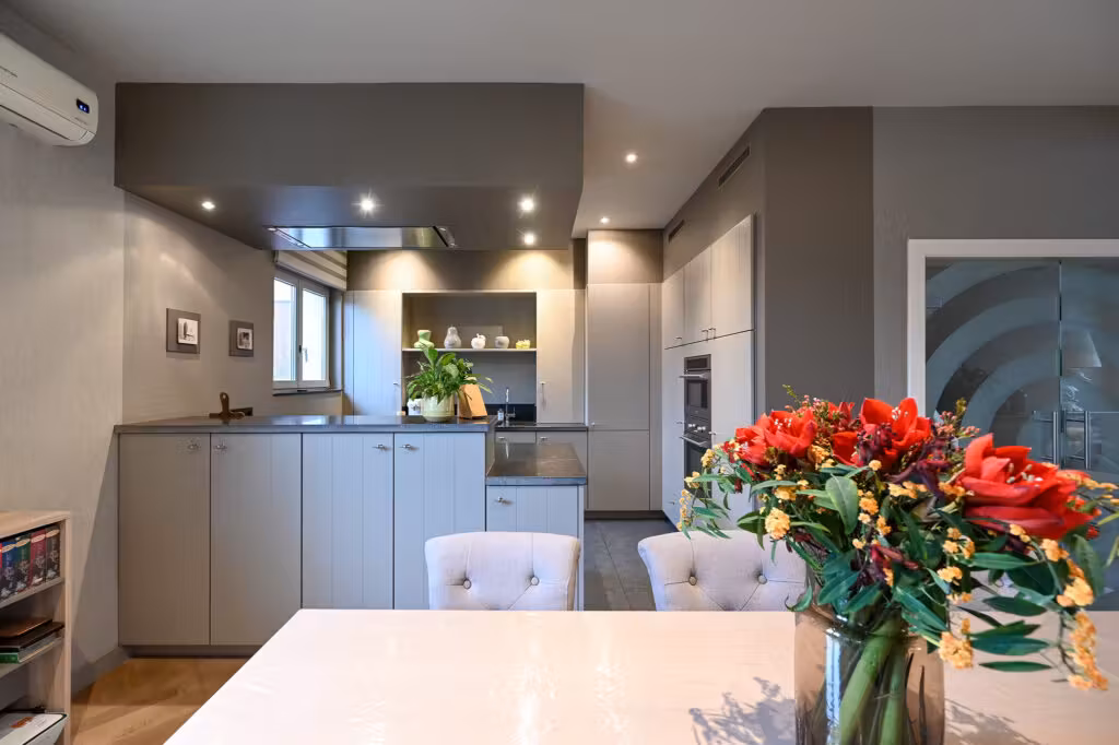 Mooie en gerenoveerde woning in populaire straat te Borgerhout - 9
