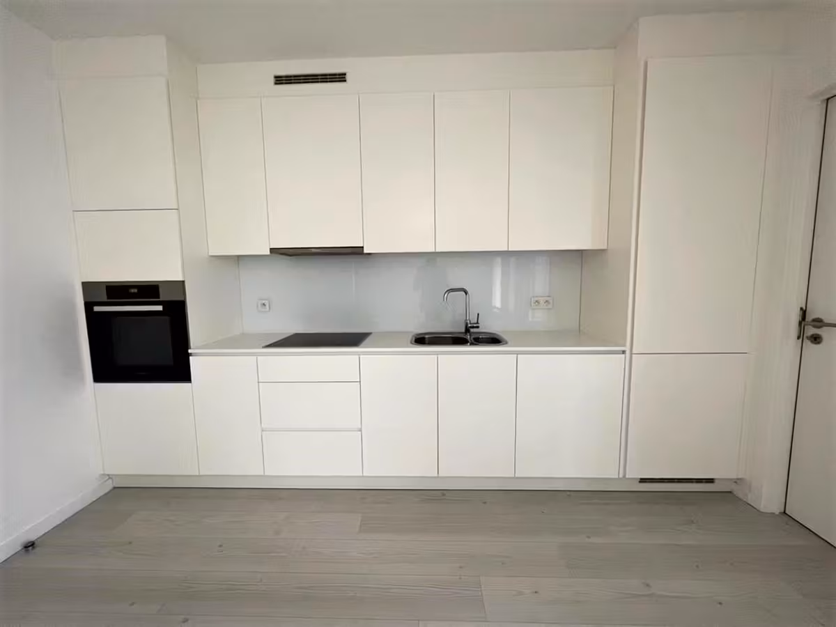 Ruim appartement in Evere met tuin - 3