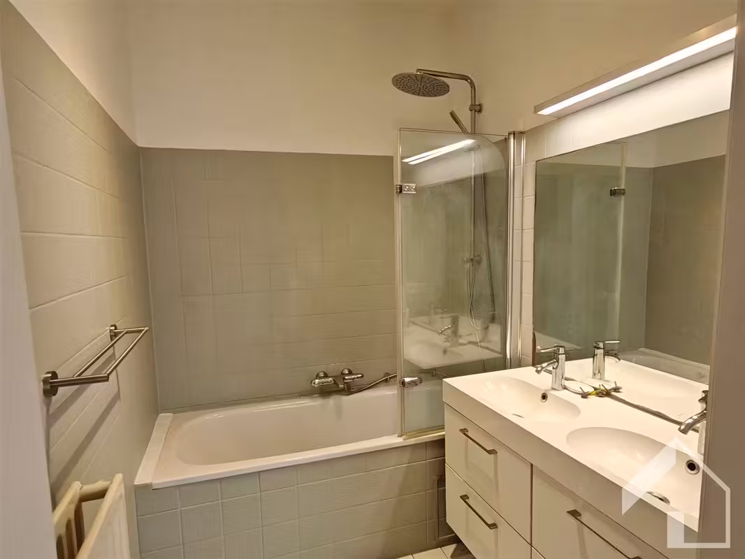 Spacious apartment with 2/3 bedrooms - 6