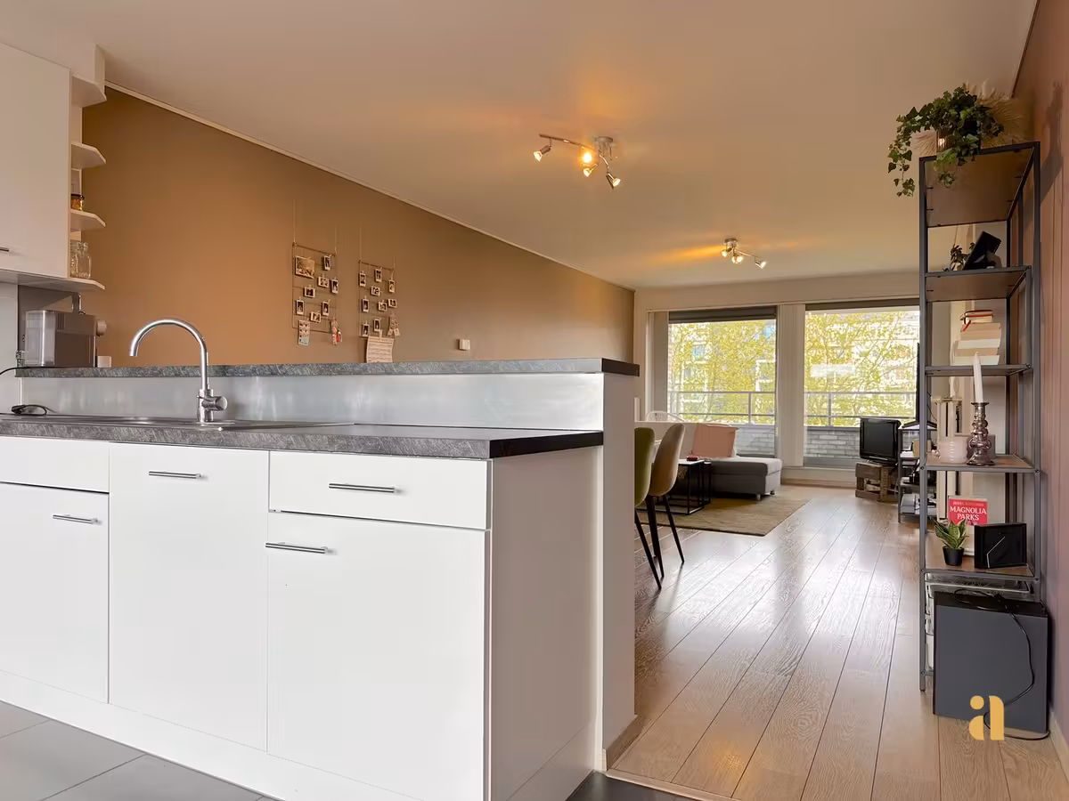 Zon, ruimte & torens: dit lichtrijke appartement heeft het allemaal! - 6