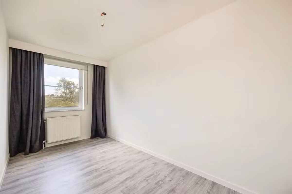 Lichtrijke bel-etage met tuin en garage - 11