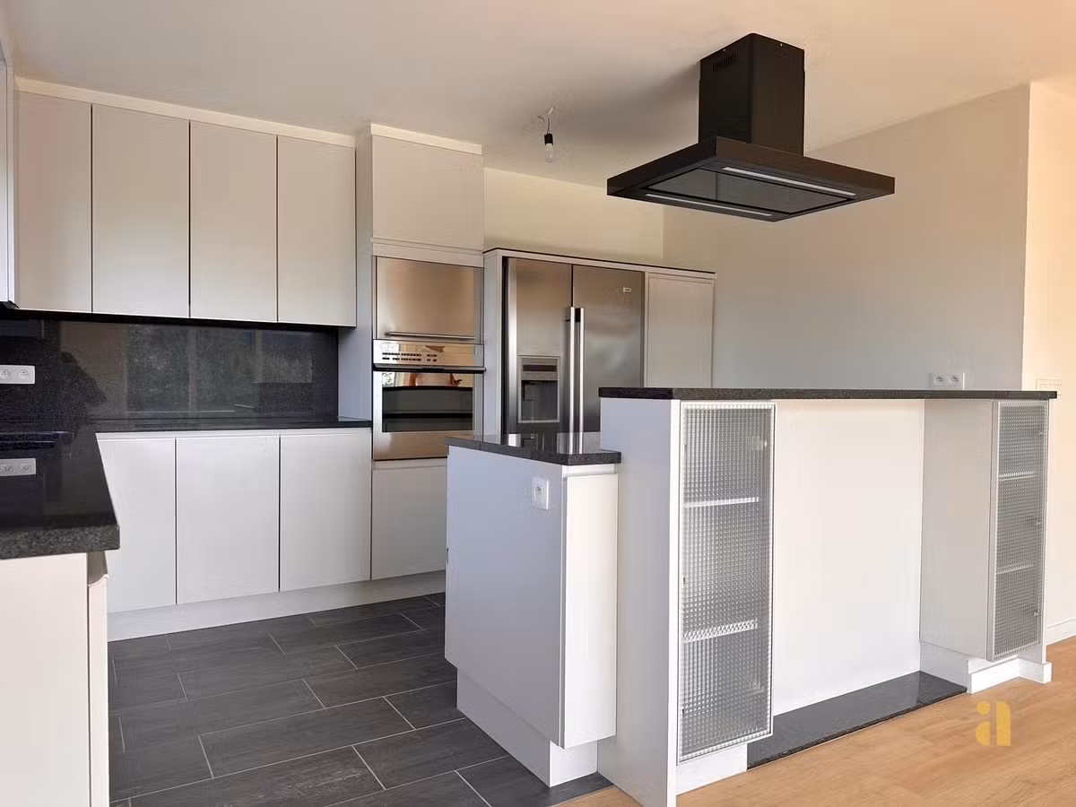 Appartement rénové avec terrasse ensoleillée - 17