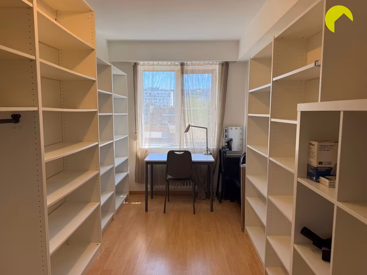 Bemeubeld 2-slaapkamerappartement nabij de Fruithoflaan - 13