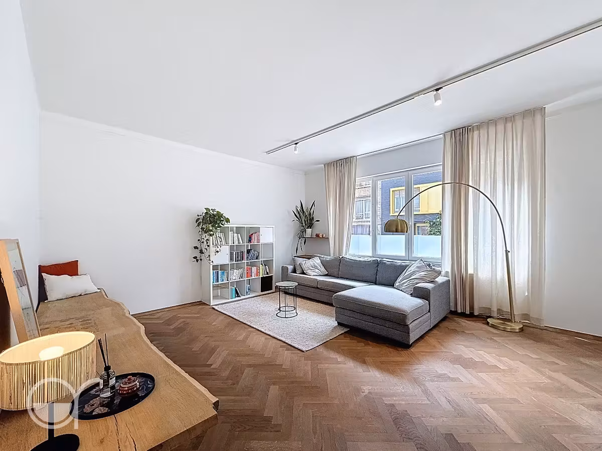 Ruim gelijkvloers 1-slaapkamerappartement met stadstuintje en garagebox - 3