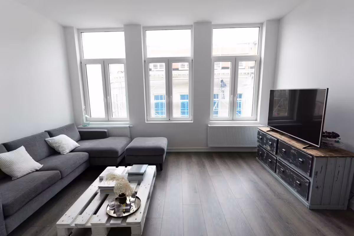 Trendy 1-bedroom apartment on Begijnenvest near Theaterplein - 2
