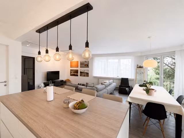 100 sqm apartment with balconies in Forest - 1
