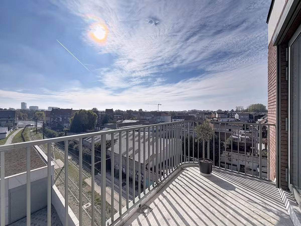 Stijlvol en lichtrijk appartement met zonneterras - 10