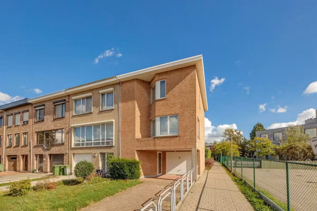 Lichtrijke bel-etage met tuin en garage - 15