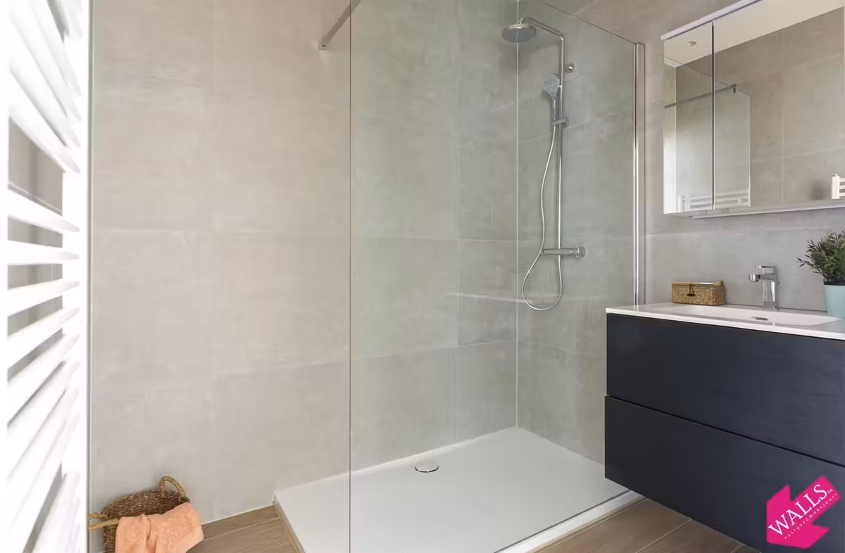 Luxuriously renovated apartment in prime location - 9