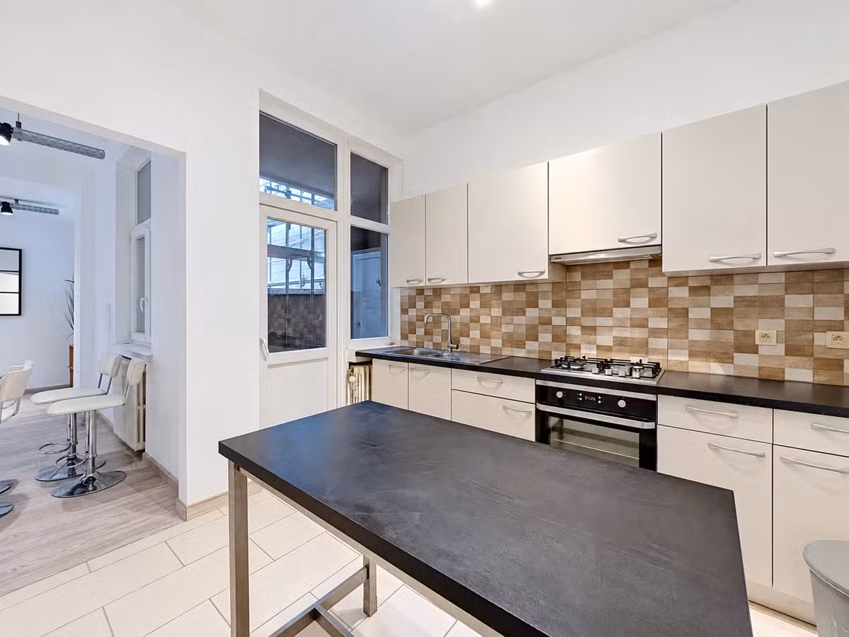 Two-bedroom apartment with terrace - 12