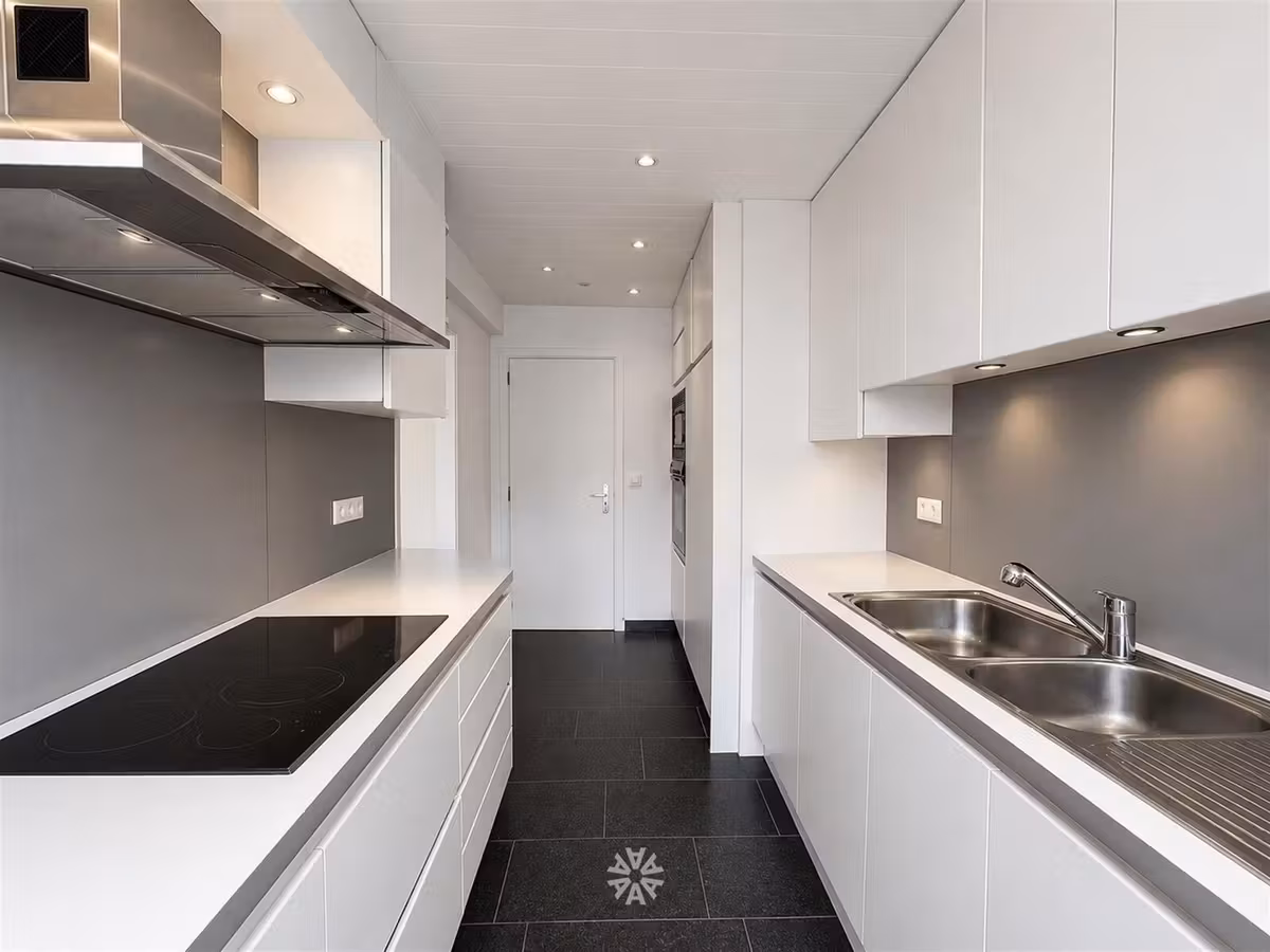 Spacious furnished three-bedroom apartment for rent near Zuidpark Ghent - 13