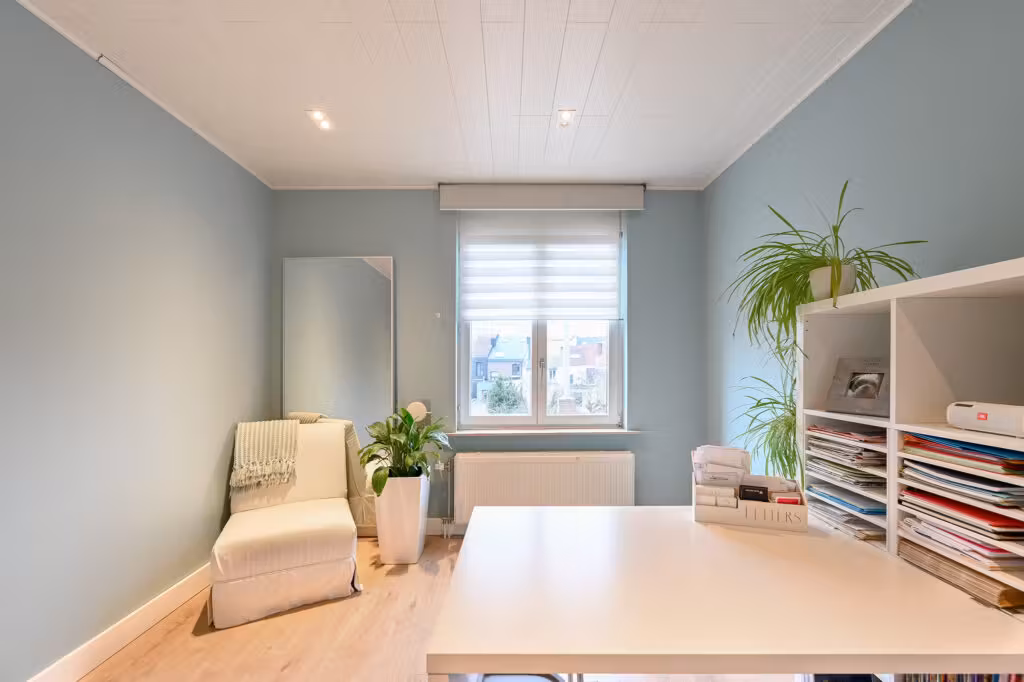 Mooie en gerenoveerde woning in populaire straat te Borgerhout - 12