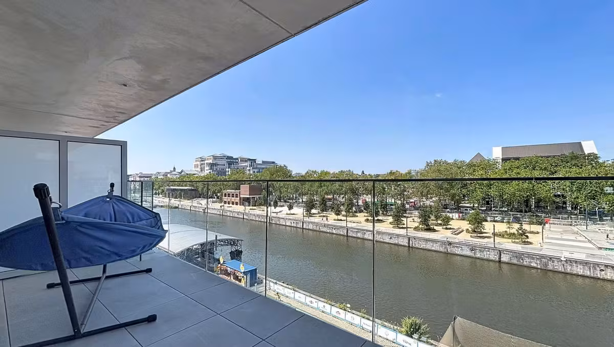Brussel: Appartement met 2 slaapkamers + terras + parking - 2