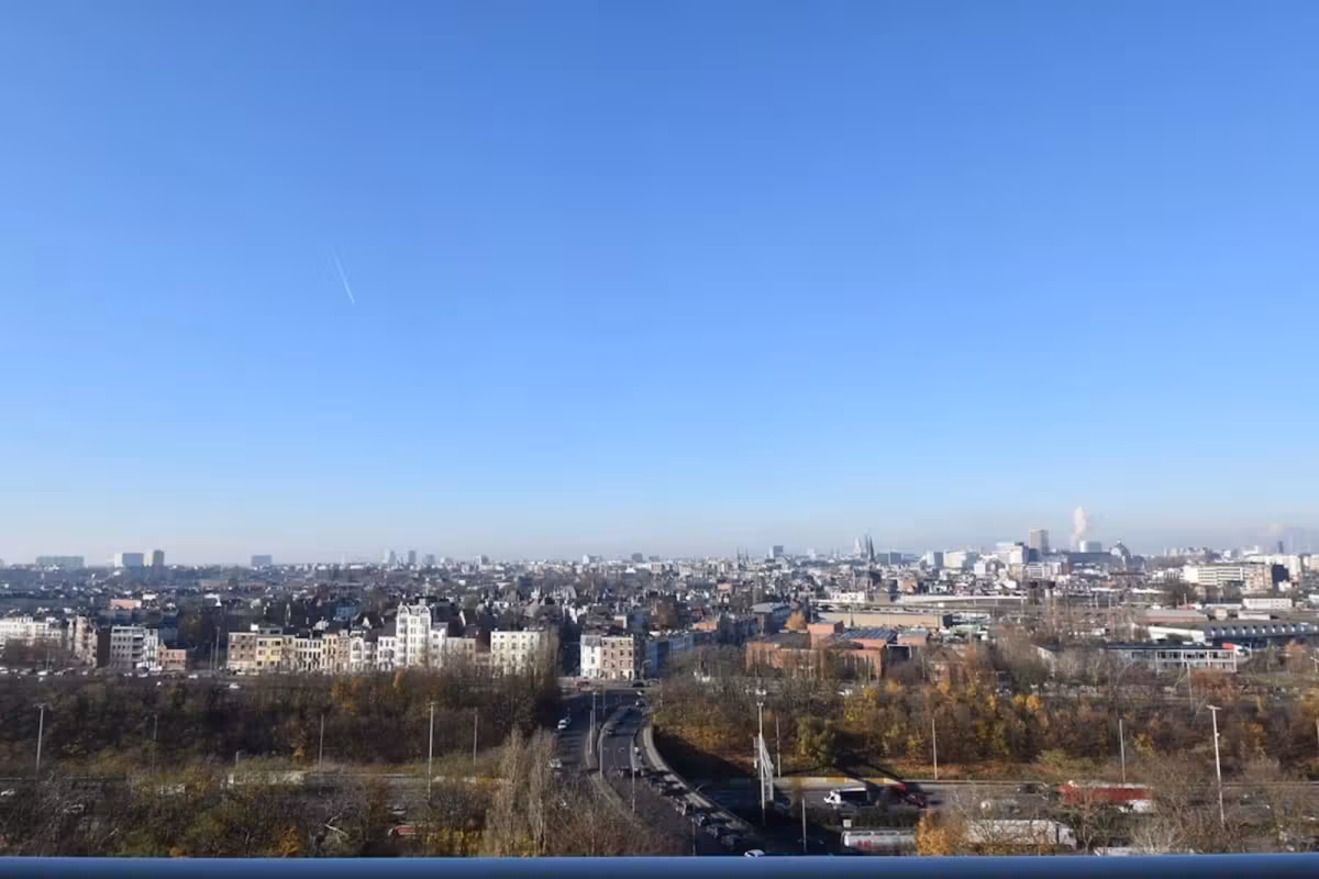 Sunny terrace apartment with panoramic views - 2