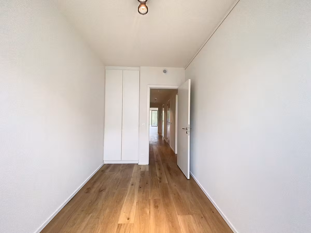 Brussel: Appartement met 2 slaapkamers + terras + parking - 10