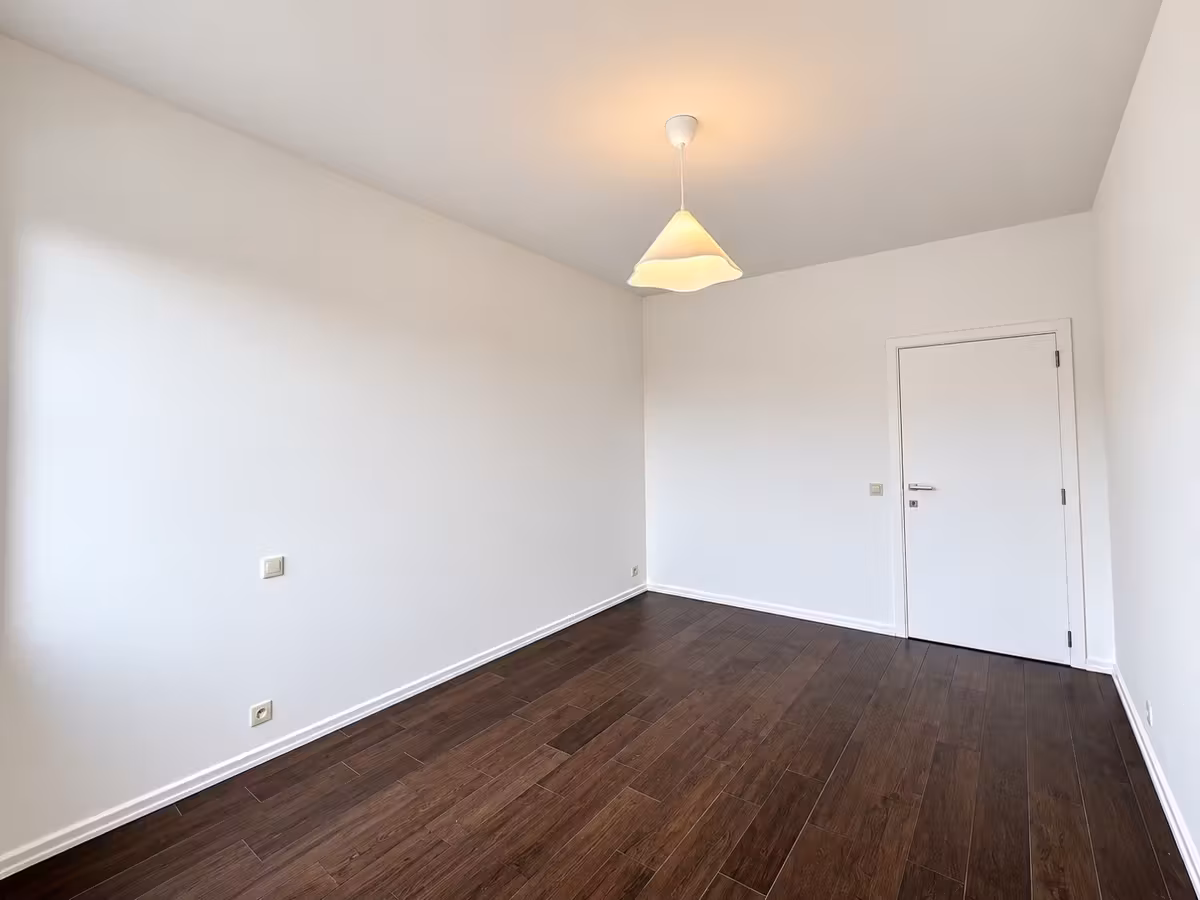 CHÂTELAIN: HELDER, BETREK-KLAAR APPARTEMENT MET TERRAS EN PARKING (OPTIONEEL) - 9