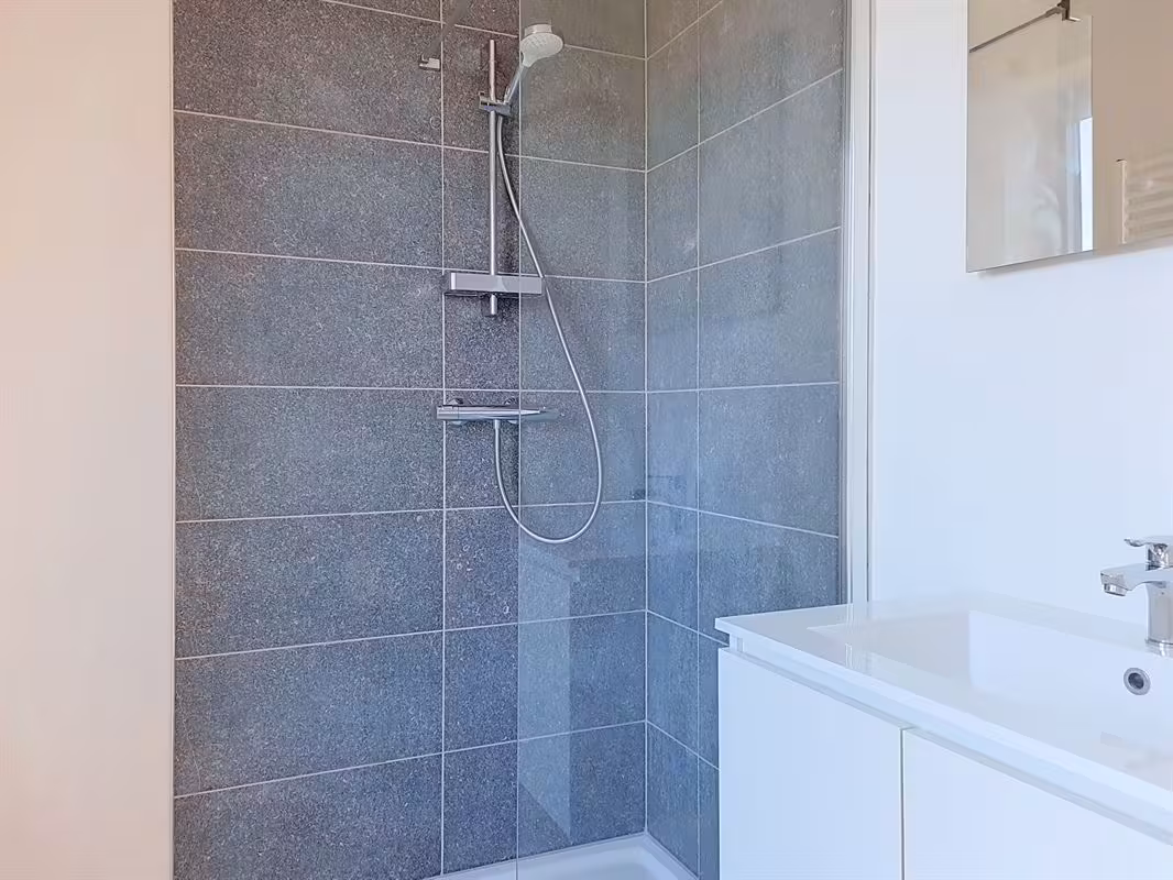 Villa de luxe neuve avec grand jardin - 23