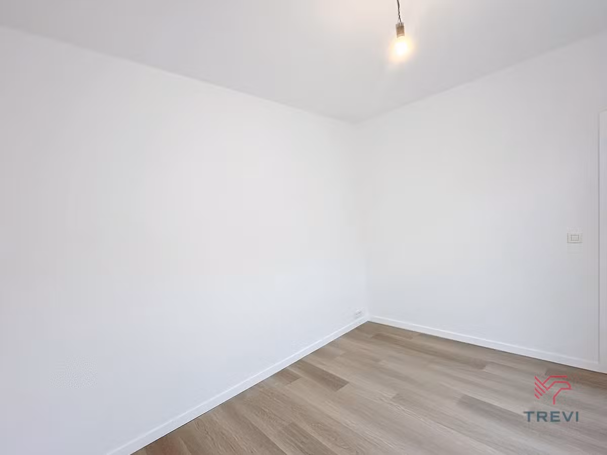 Gerenoveerd appartement met één slaapkamer en balkon - 9