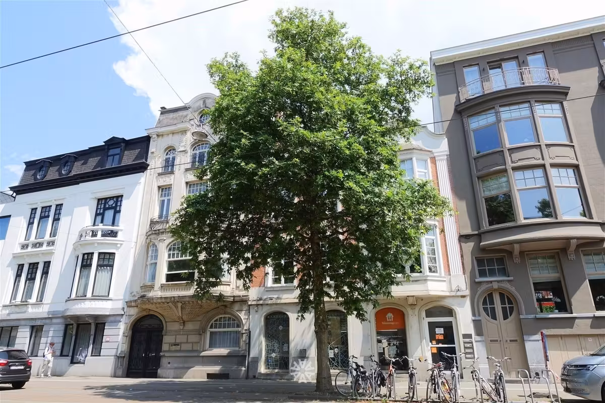 Gerenoveerd appartement nabij station Gent-Sint-Pieters