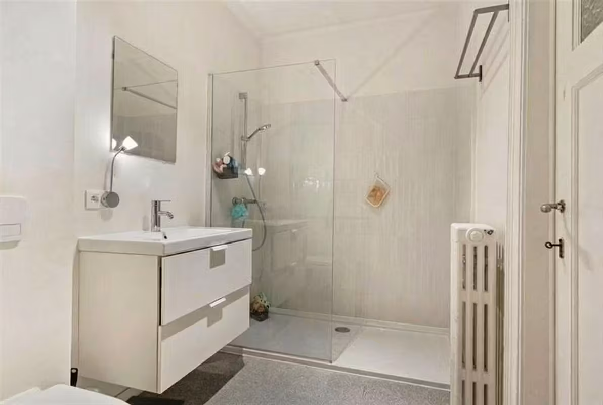 Charmant 2-slaapkamerappartement in prachtige art-deco woning - 13