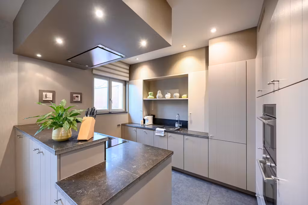 Mooie en gerenoveerde woning in populaire straat te Borgerhout - 10