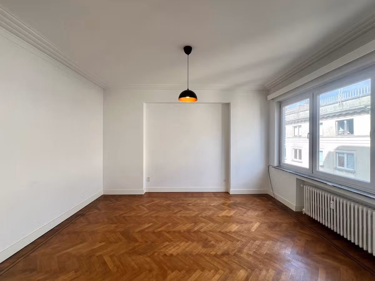 Lichtrijk appartement met twee slaapkamers in Sint-Gillis - 9