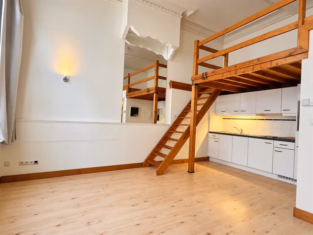 Appartement authentique au rez-de-chaussée avec mezzanine - 3