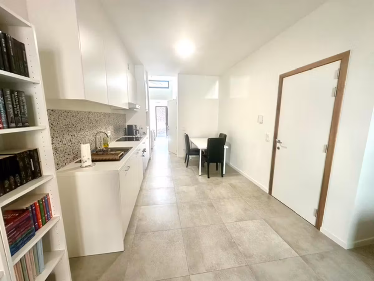 Appartement rénové au rez-de-chaussée avec terrasse - 5