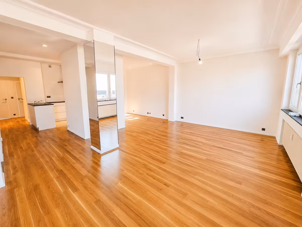 Spacious 2-bedroom flat with study area on Avenue de la... - 10