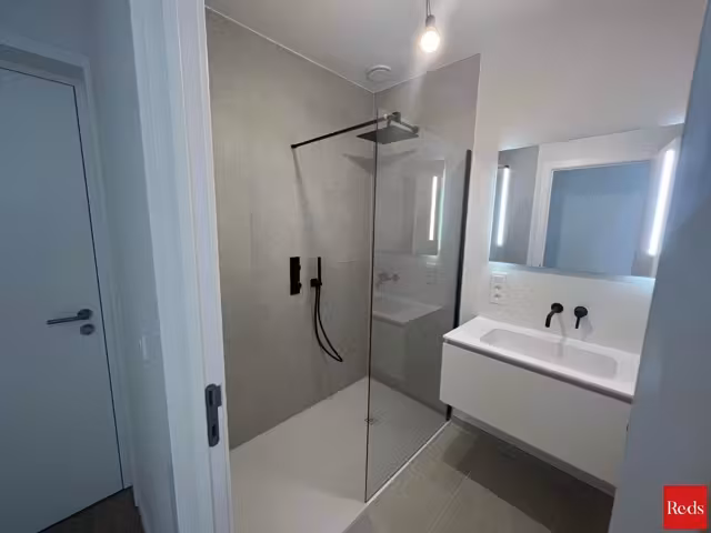 Appartement de 2 chambres avec spacieuse terrasse et parking - 7