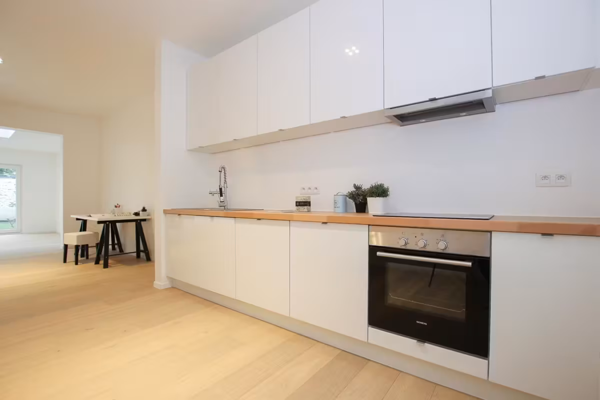 Gerenoveerde woning met 4 slaapkamers en grote buitenruimte in Gentbrugge - 3