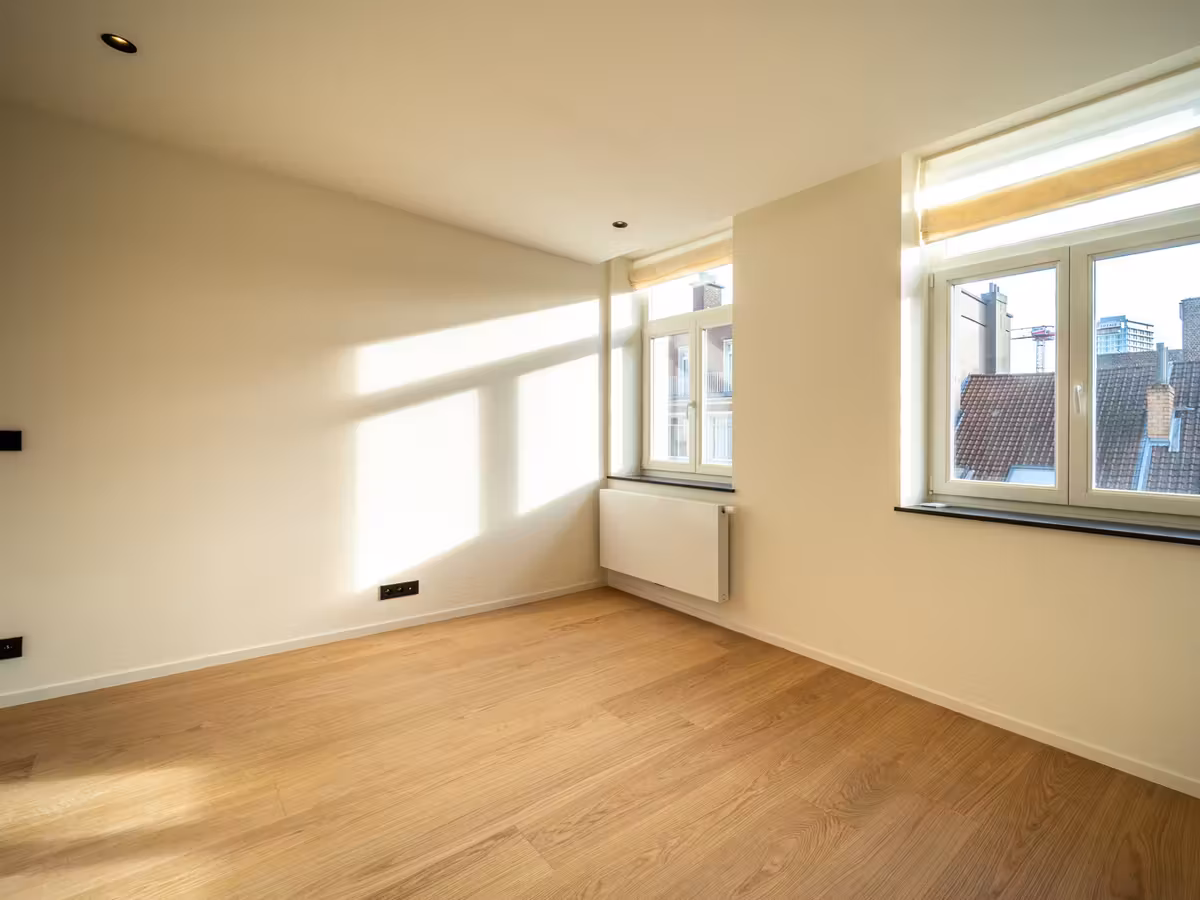 Renovated triplex penthouse near Louise - 14