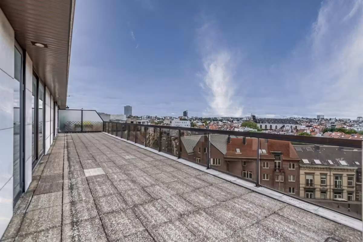 Penthouse with double parking in Châtelain - 25