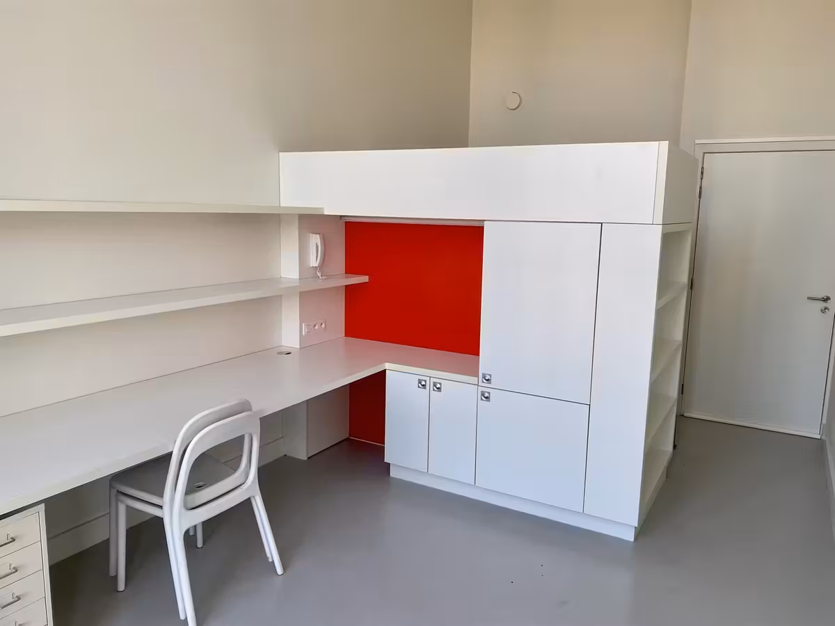 Chambre d'étudiant sur la superbe place du Marché aux Chevaux - 3