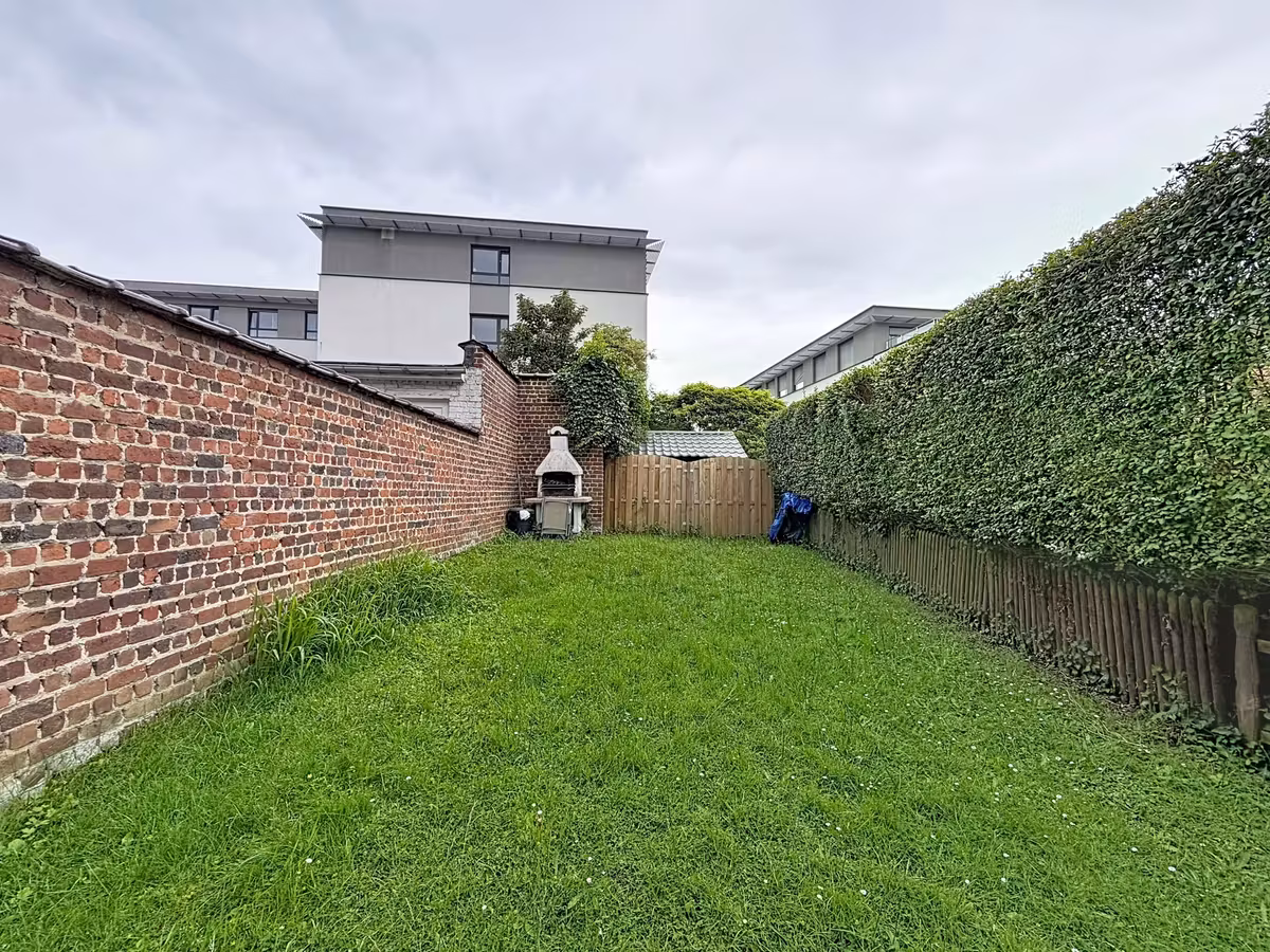 4-bedroom house with terrace and garden - 2