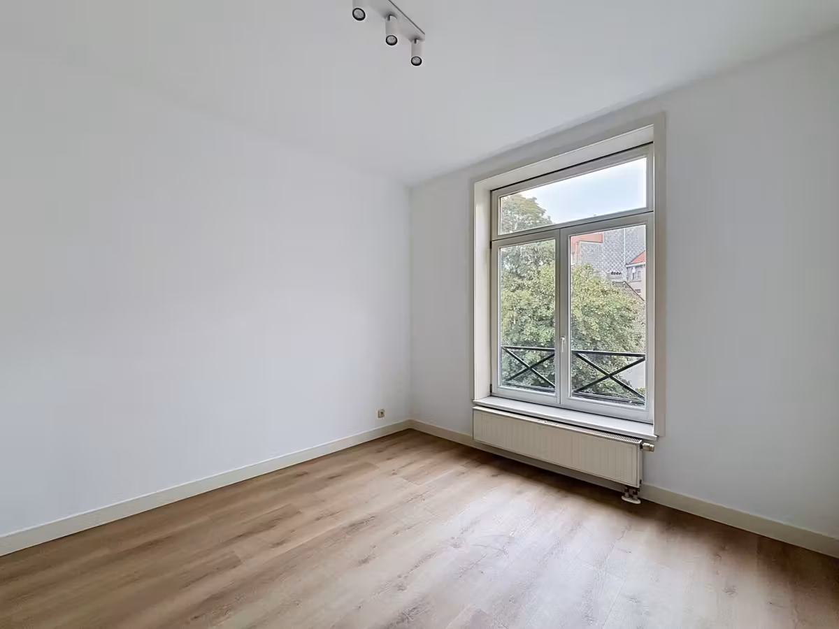 Schaerbeek: Apartment with 2 bedrooms 100m² + balconies - 3