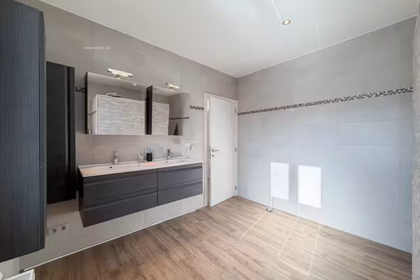 Maison semi-ouverte rénovée avec jardin - 5