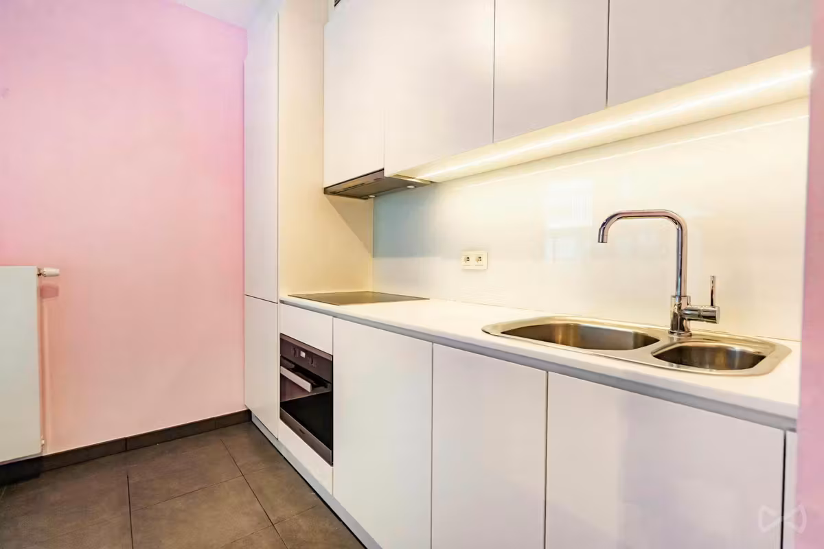 One-bedroom apartment in Schaerbeek - 4