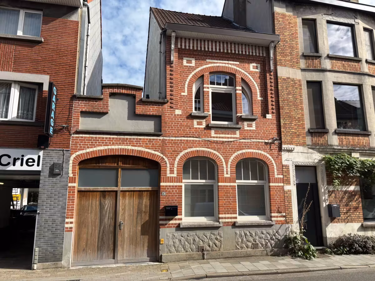 Maison en rangée charmante avec 4 chambres et garage - 2
