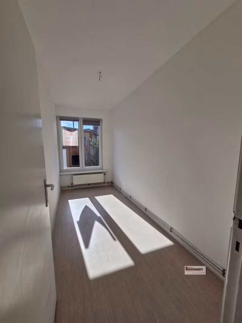 Appartement rénové avec 2 chambres à coucher - 4