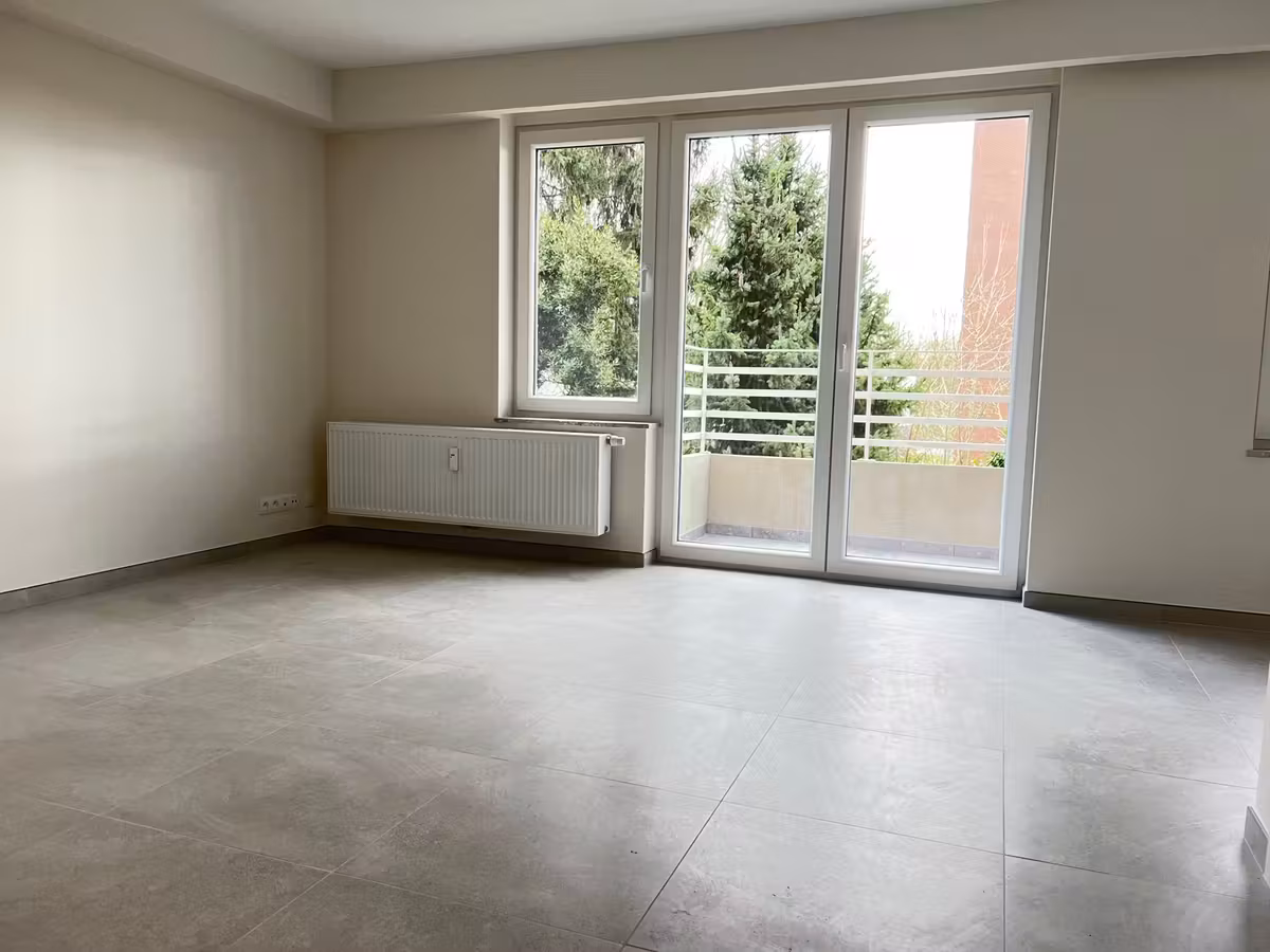 Renovated studio with terrace in Jette - 4