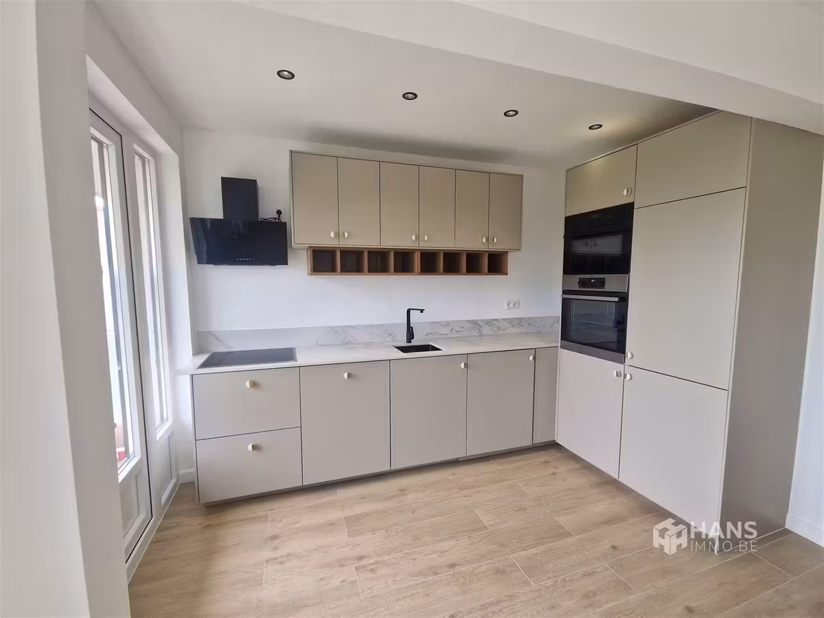 Renovated apartment with 2 bedrooms and terrace in Berchem - 5