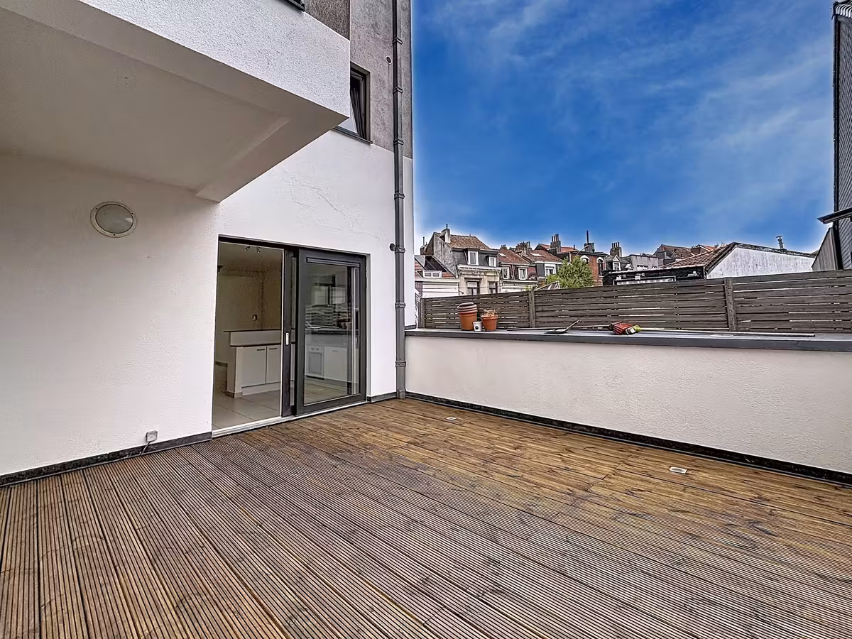 Gerenoveerd appartement met terras in Elsene - 11
