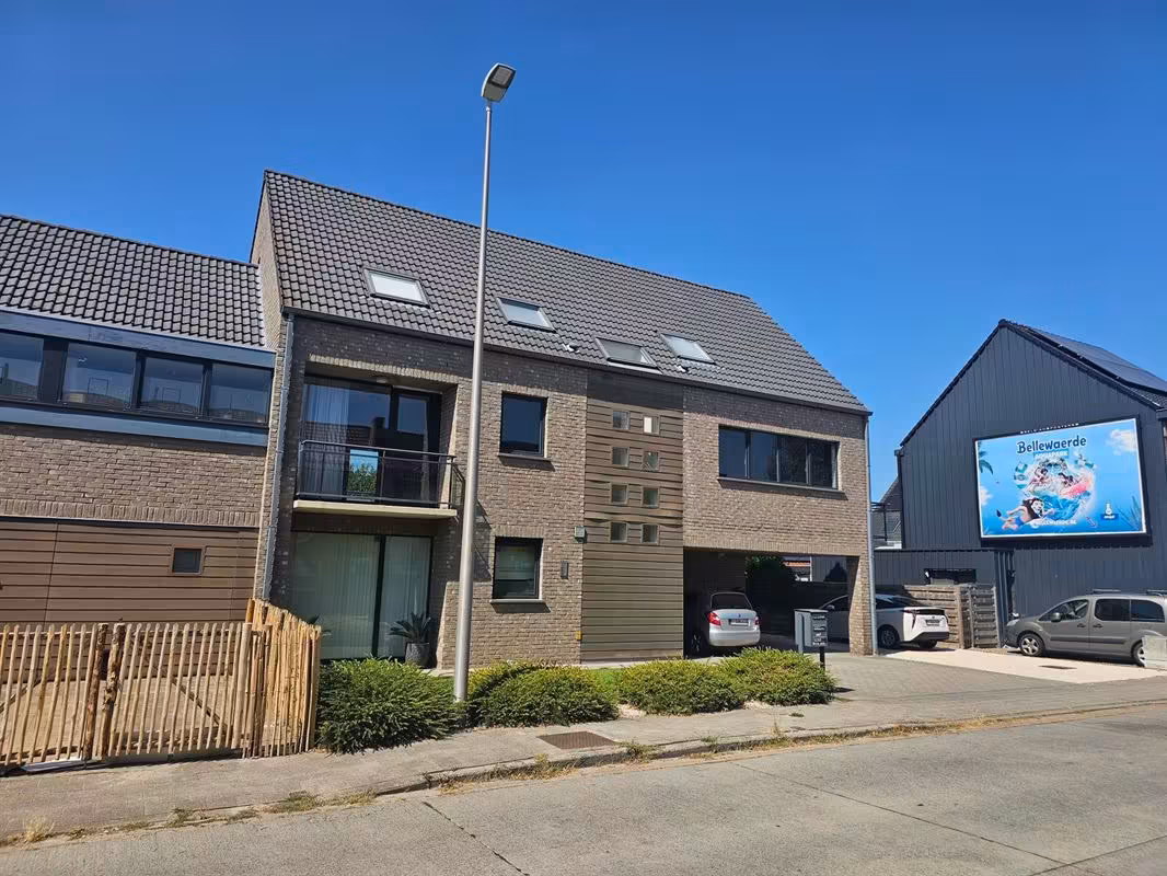 Ruim duplex appartement met zonnig terras in Oostakker - 11