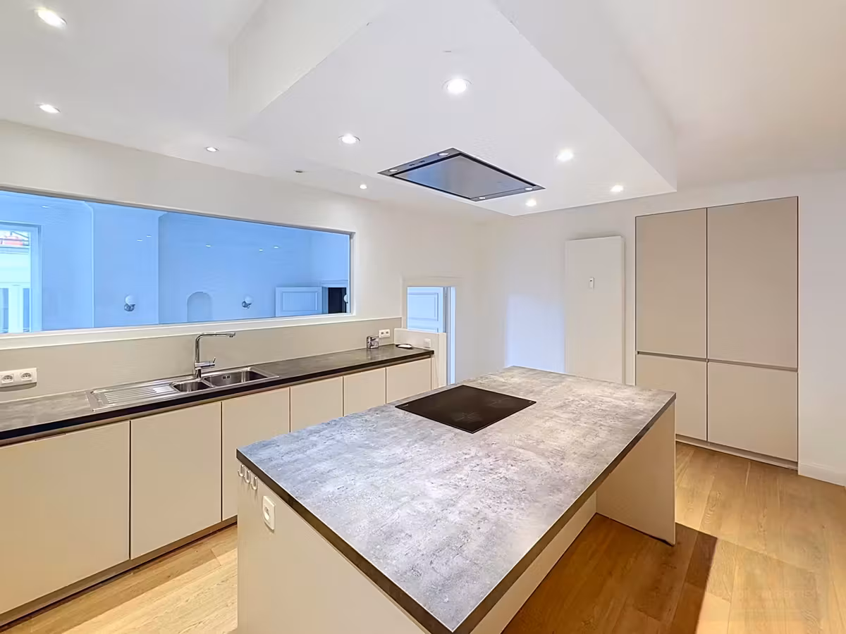 Luxury apartment with terrace and parking - 3